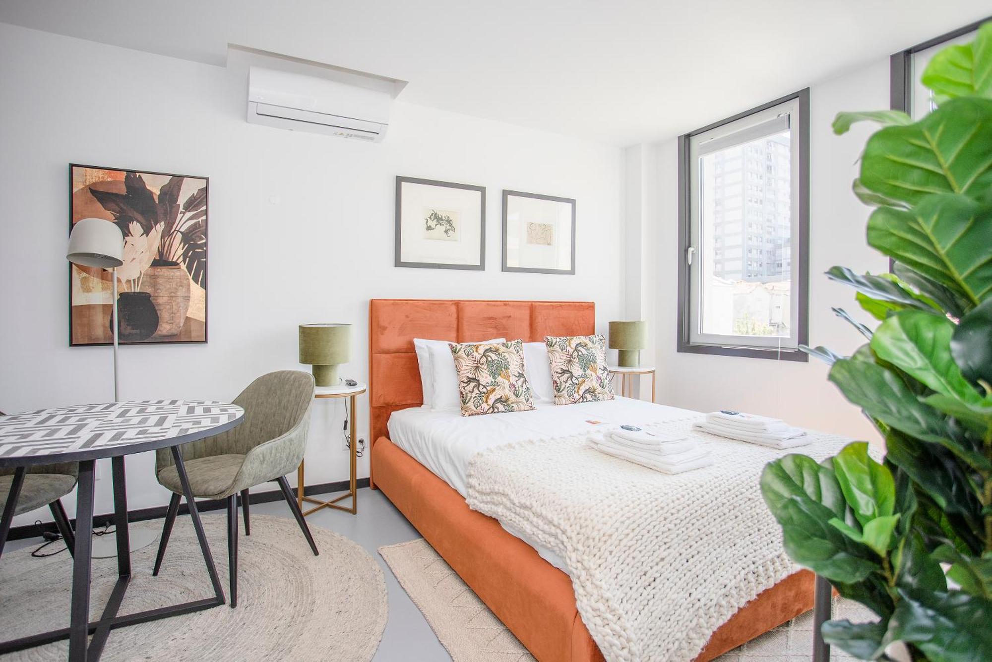 Liiiving In - Design Apartment