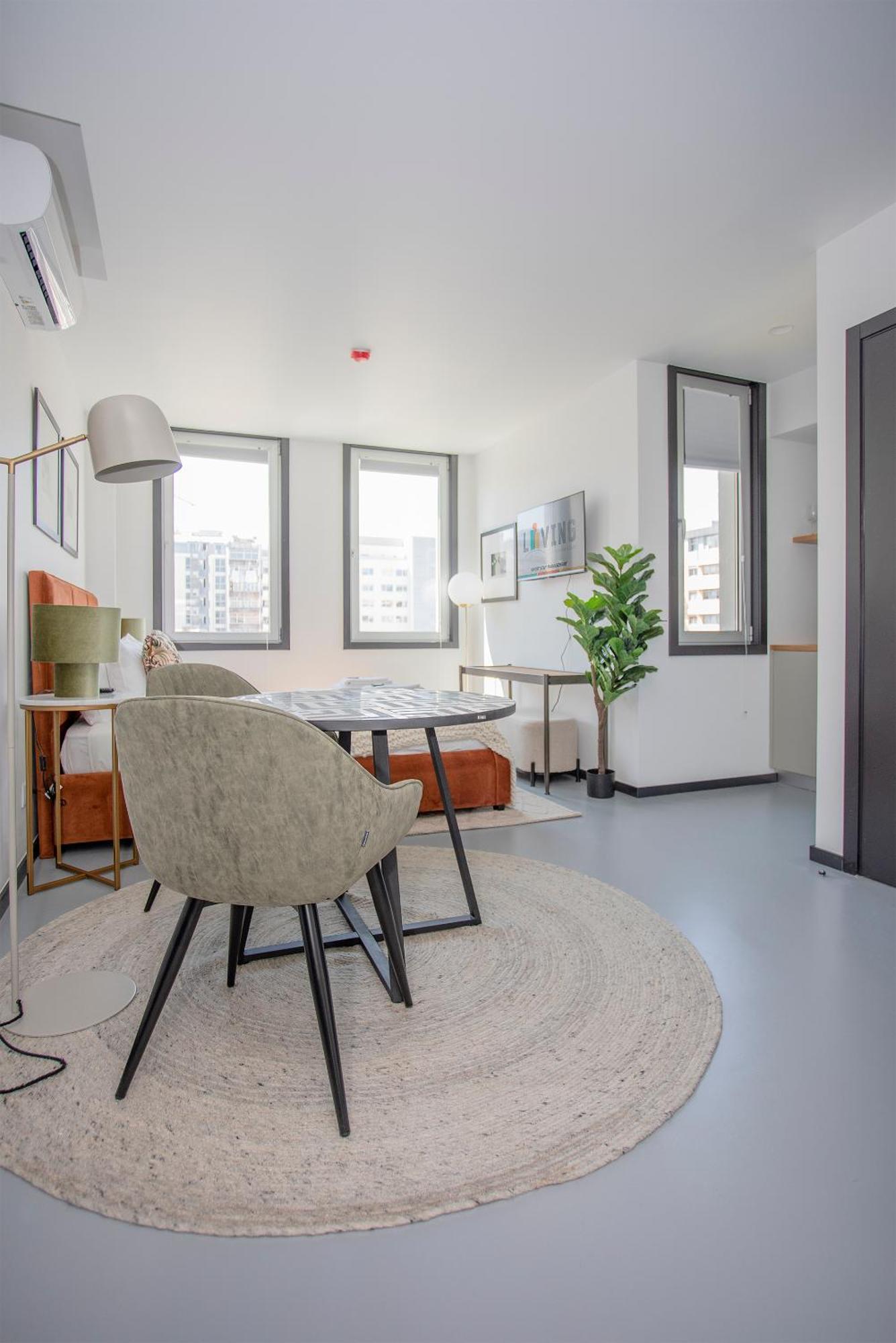 Liiiving In - Design Apartment