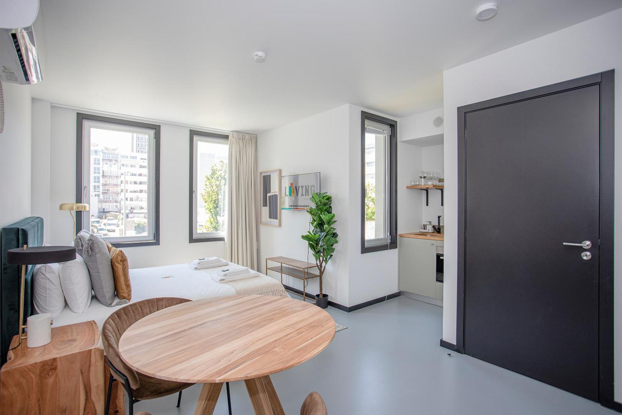 Liiiving In - Design Apartment *
